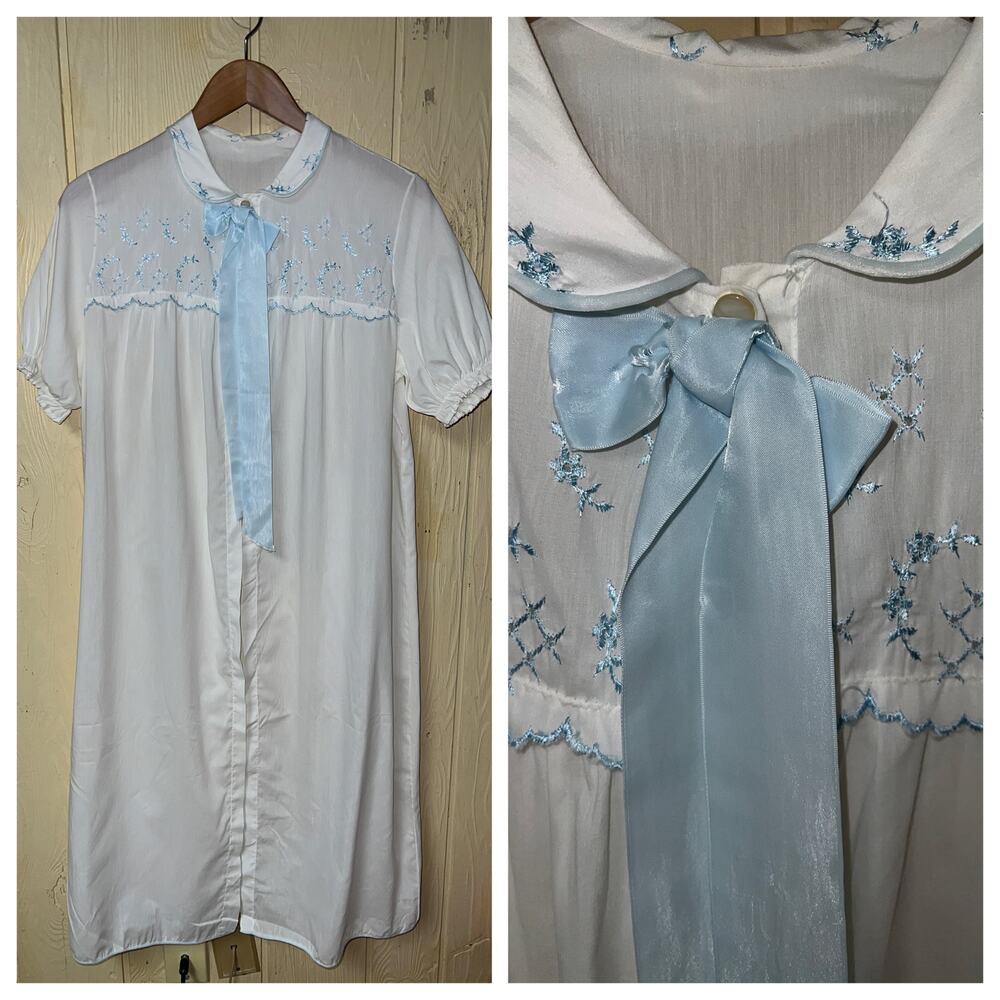 Vintage House Coat Robe Womens Small Eyelet Embroidery Bow Grannycore Grandma